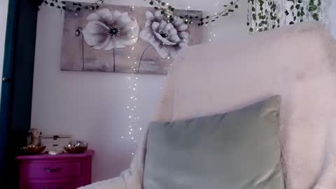 Snapshot of cosmicfairy chatting on February 10, 12:08 pm Lydia online show from February 10, 12:08 pm