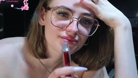 Lili online show from December 8, 2:18 am