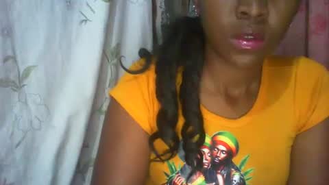 Snapshot of couleur_vanille chatting on October 2, 2:07 am couleur_vanille online show from October 2, 2:07 am