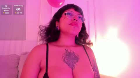 Snapshot of countesslayla chatting on May 21, 2:13 pm countesslayla online show from May 21, 2:13 pm