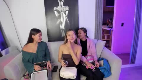 couple_funnyy online show from November 22, 3:05 am