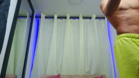 Snapshot of couple_hot_xxxz chatting on March 30, 10:16 am couple_hot_xxxz online show from March 30, 10:16 am