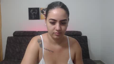  ALEJANDRO Y EMILY  online show from March 11, 10:51 am