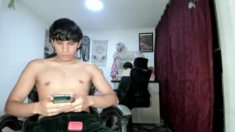 MIA LIZ AND SAM online show from March 31, 8:42 pm