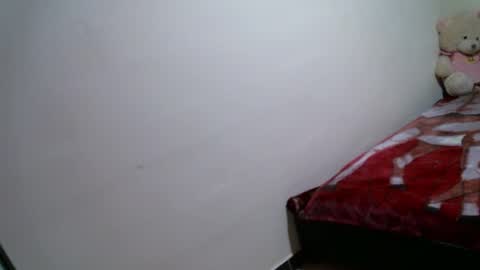 couplecaliente10 online show from December 1, 11:59 am