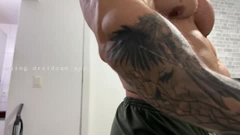 couplemuscle40 online show from January 6, 11:29 pm