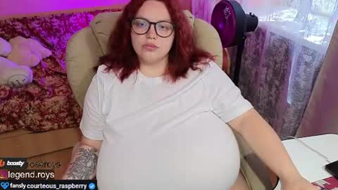 Snapshot of courteous_raspberrrry chatting on June 22, 10:23 am Rose Roys my online show from June 22, 10:23 am