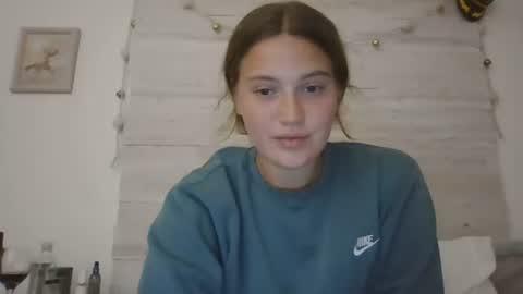Em online show from July 17, 2:18 am
