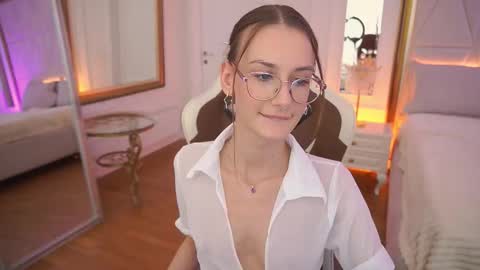 cozymell online show from March 24, 2:22 pm