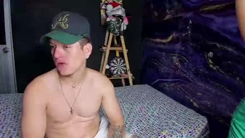 Snapshot of crazy_acouple_donpillo chatting on December 20, 3:03 am crazy_acouple_donpillo online show from December 20, 3:03 am
