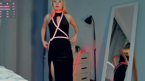 Snapshot of crazy_selfi chatting on December 25, 11:31 pm Emma online show from December 25, 11:31 pm