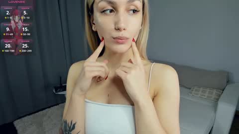 Snapshot of crazy_selfi chatting on January 28, 2:00 am Emma online show from January 28, 2:00 am