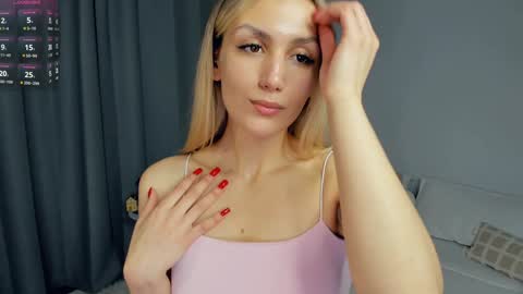 Snapshot of crazy_selfi chatting on February 9, 2:38 am Emma online show from February 9, 2:38 am