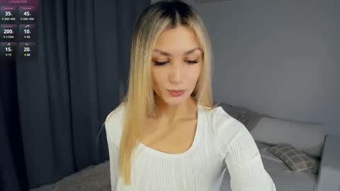 Snapshot of crazy_selfi chatting on February 16, 9:05 pm Emma online show from February 16, 9:05 pm