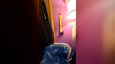 Snapshot of crazygirl802 chatting on July 6, 12:07 am crazygirl802 online show from July 6, 12:07 am