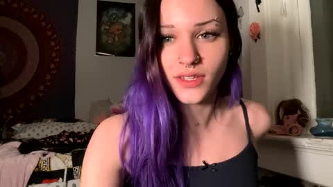 Snapshot of crazykitti3 chatting on March 1, 8:27 am Rose online show from March 1, 8:27 am