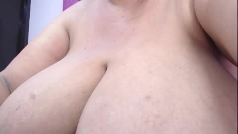 Snapshot of crazyonme chatting on February 12, 8:15 pm diosalinda online show from February 12, 8:15 pm