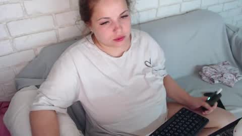Crazyy Girl  online show from June 4, 4:02 pm
