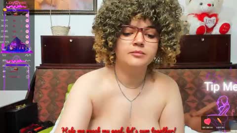 Snapshot of crazzy_pussy chatting on April 27, 10:46 am Ana online show from April 27, 10:46 am