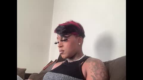 Snapshot of creame_sensation chatting on December 2, 9:17 pm PHANTOMTARGARYENXXX online show from December 2, 9:17 pm