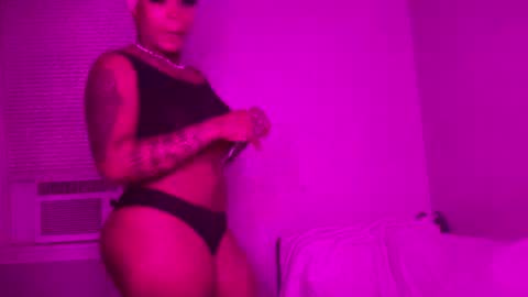 Snapshot of creame_sensation chatting on December 8, 1:56 am PHANTOMTARGARYENXXX online show from December 8, 1:56 am