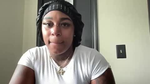 Snapshot of creame_sensation chatting on September 23, 5:27 pm PHANTOMTARGARYENXXX online show from September 23, 5:27 pm