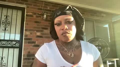 Snapshot of creame_sensation chatting on October 1, 12:22 pm PHANTOMTARGARYENXXX online show from October 1, 12:22 pm