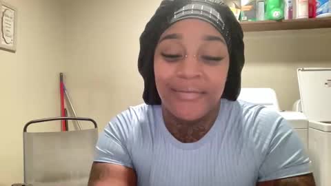 Snapshot of creame_sensation chatting on October 25, 8:36 pm PHANTOMTARGARYENXXX online show from October 25, 8:36 pm
