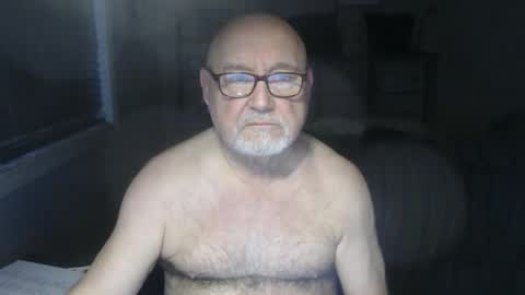 Creamormilk online show from January 9, 9:45 am