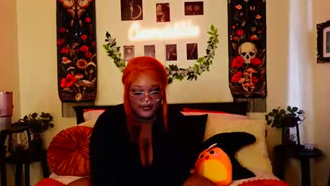 Vee online show from June 29, 7:03 pm