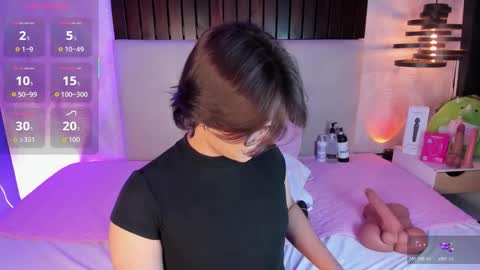 Snapshot of creamy_angelo chatting on February 19, 1:18 pm creamy_angelo online show from February 19, 1:18 pm