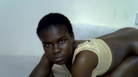 Snapshot of creamy_petite11 chatting on June 17, 10:06 am creamy_petite11 online show from June 17, 10:06 am