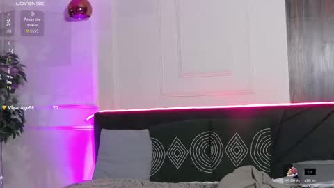 Sophie online show from October 31, 4:13 am