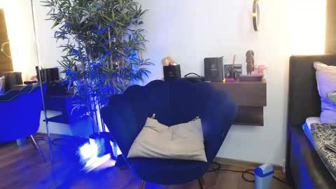 Sophie online show from February 24, 6:33 am