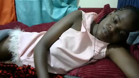 Snapshot of creamymomma chatting on December 8, 2:18 am verah online show from December 8, 2:18 am