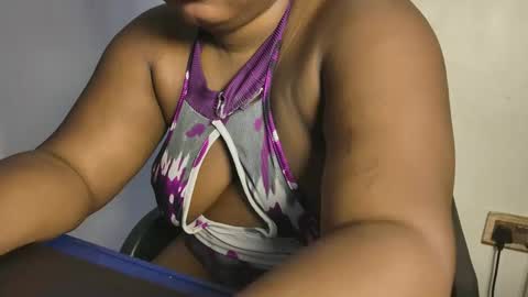 creamyposh1 online show from December 16, 4:28 am