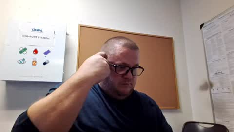 Snapshot of creeeping_death chatting on December 8, 4:14 am The hopeless romantic online show from December 8, 4:14 am