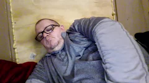 Snapshot of creeeping_death chatting on December 16, 2:49 am The hopeless romantic online show from December 16, 2:49 am