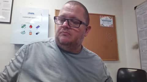 Snapshot of creeeping_death chatting on January 11, 1:21 am The hopeless romantic online show from January 11, 1:21 am