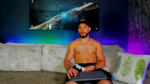 CRHISTIAN online show from February 1, 1:34 am