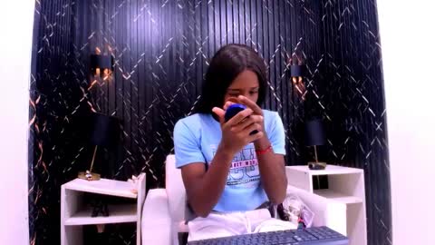 CriisBrown  online show from January 8, 11:01 am