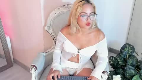 CristyBloom  online show from May 8, 10:48 pm