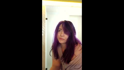 Snapshot of crimsonkitten chatting on May 11, 5:32 pm Crimson Kitten online show from May 11, 5:32 pm