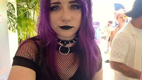 Snapshot of crimsonkitten chatting on May 13, 5:43 pm Crimson Kitten online show from May 13, 5:43 pm