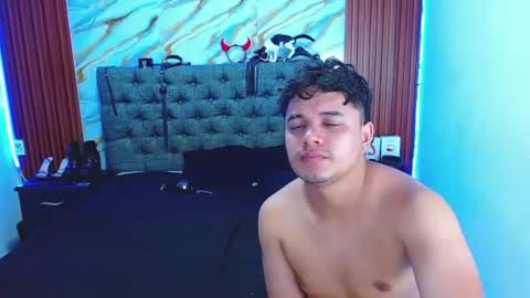 Snapshot of crisandmery chatting on July 1, 4:58 am CRISANDMERY online show from July 1, 4:58 am