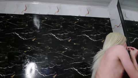 crislingery_doll online show from January 25, 11:44 am