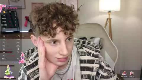 Snapshot of crisp1n chatting on February 5, 9:58 am Chris online show from February 5, 9:58 am