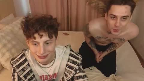 Snapshot of crisp1n chatting on February 14, 6:32 am Chris online show from February 14, 6:32 am