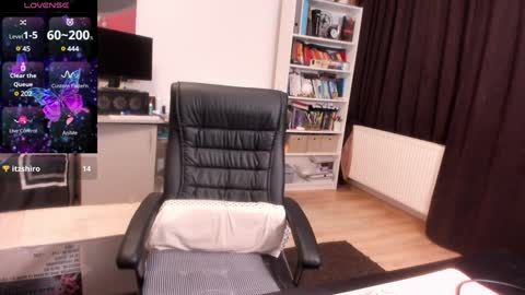 Twitter Christinne p online show from December 11, 2:44 pm