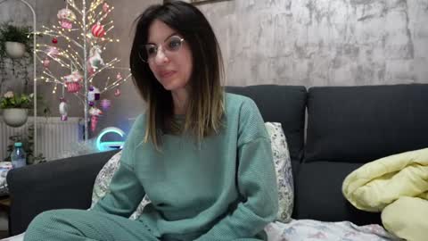 Snapshot of crissy_love chatting on January 7, 3:14 am crissy_love online show from January 7, 3:14 am